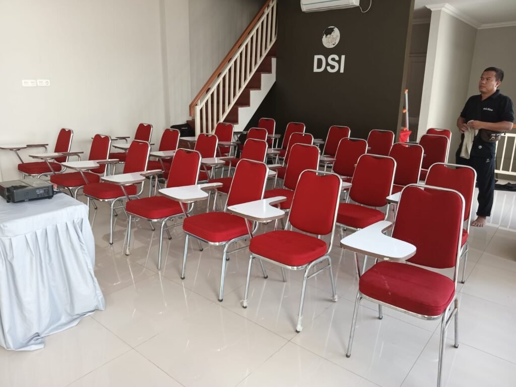 RENTAL KURSI KULIAH DEPOK, Telah hadir di tengah tengah jabodetabek, dengan kehadiran kami semoga segala macam kegiatan di lingkungan atau perusahaan anda akan sangat terbantu,karena kami 